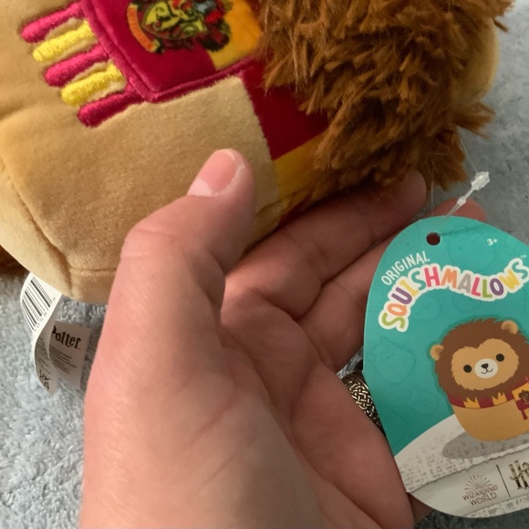 HARRY POTTER GRYFFINDOR HOUSE 6” SQUISHMALLOW PLUSH/NWT! - Picture 7 of 11